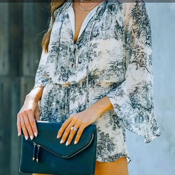 NWOT✨VICI EXCLUSIVE✨SHEER VINTAGE SPLIT BELL SLEEVE SHORTS ROMPER SZ. M - Picture 5 of 10